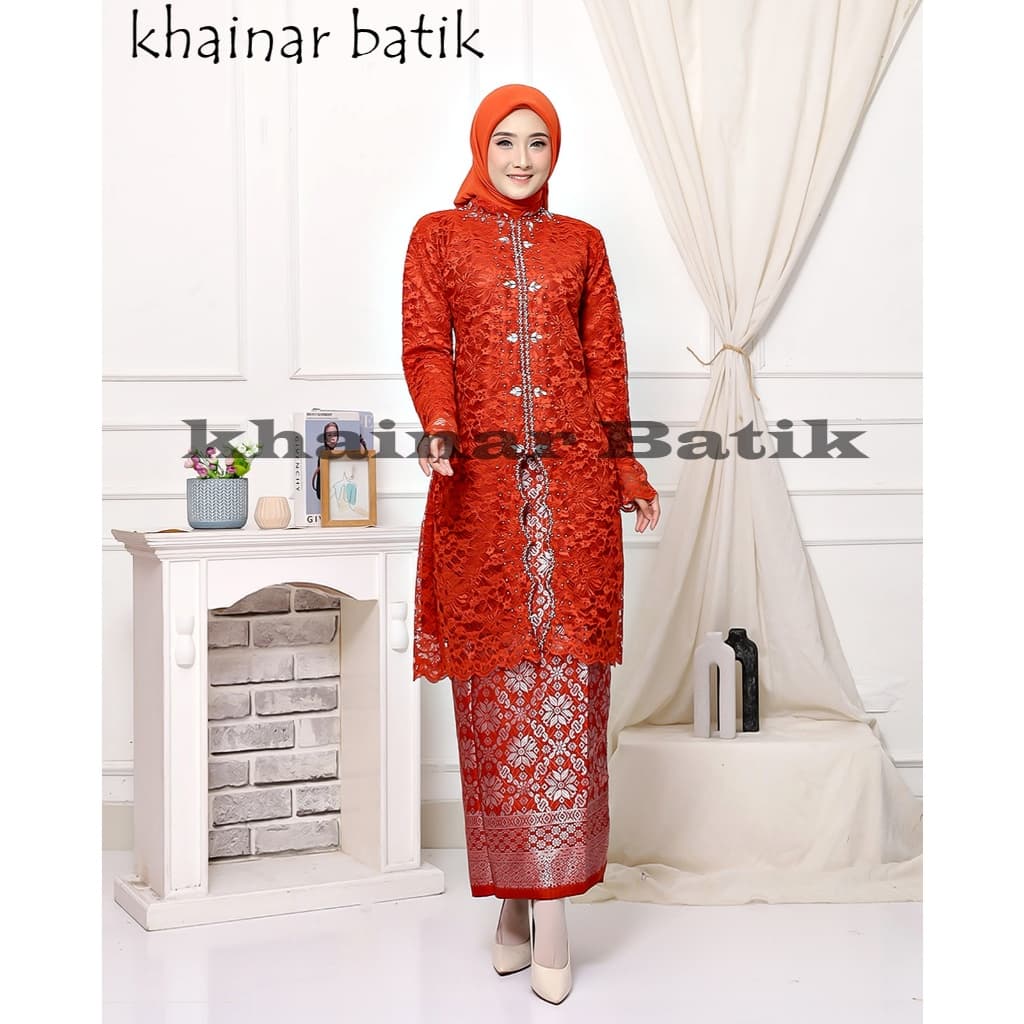 Women's Kebaya Kurung Set — image 2