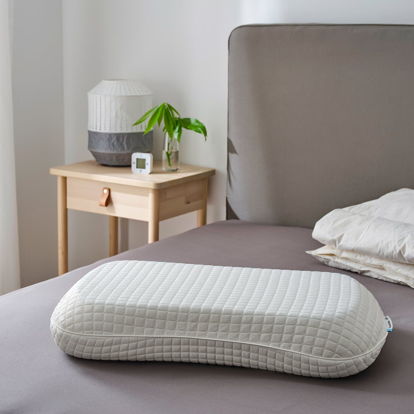 KLUBBSPORRE Ergonomic pillow, side/back sleeper 41x70 cm — image 2