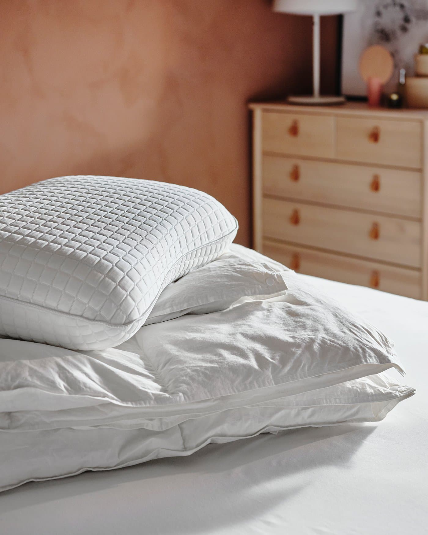 KLUBBSPORRE Ergonomic pillow, side/back sleeper 41x70 cm — image 6