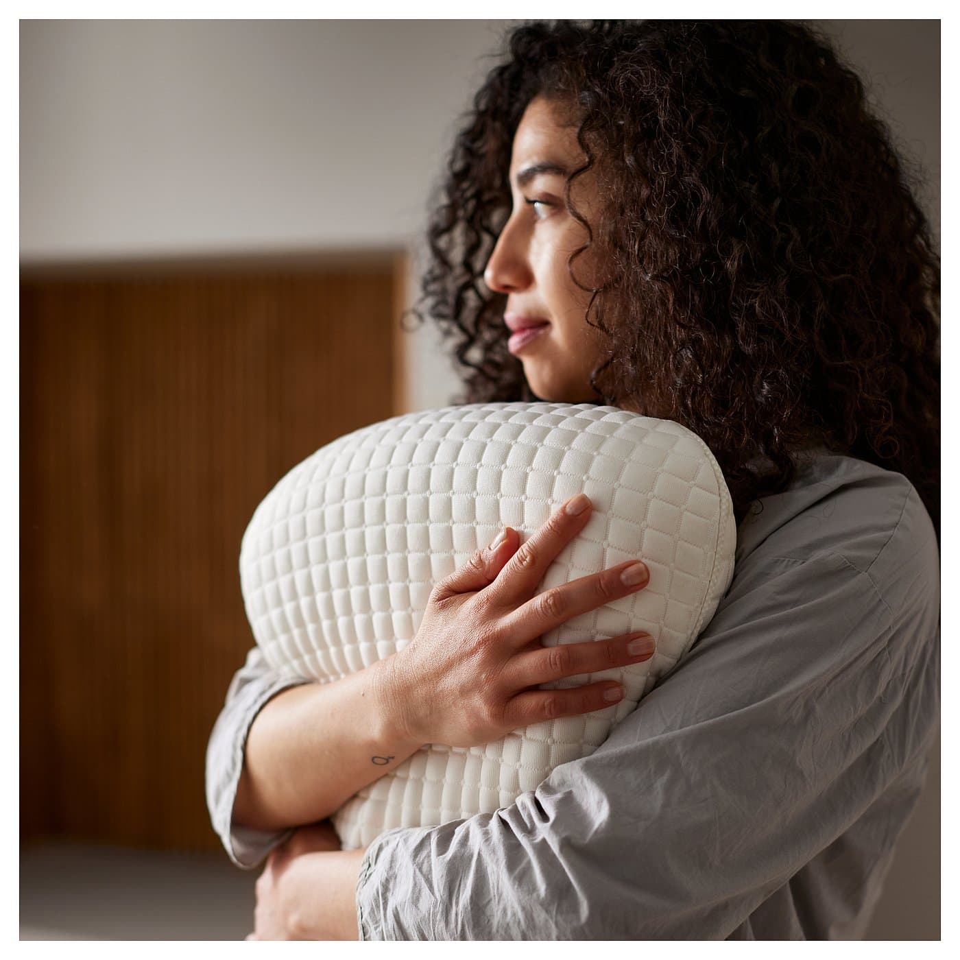 KLUBBSPORRE Ergonomic pillow, side/back sleeper 41x70 cm — image 5