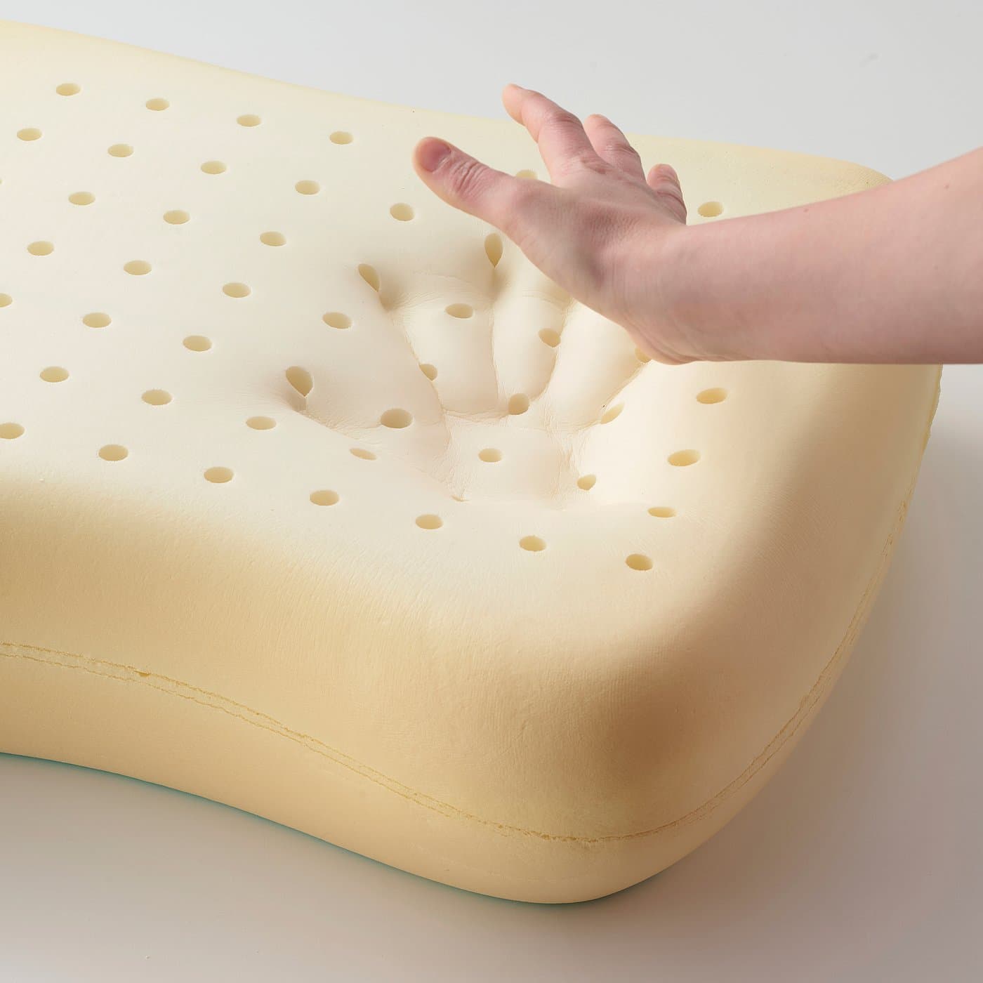 KLUBBSPORRE Ergonomic pillow, side/back sleeper 41x70 cm — image 4