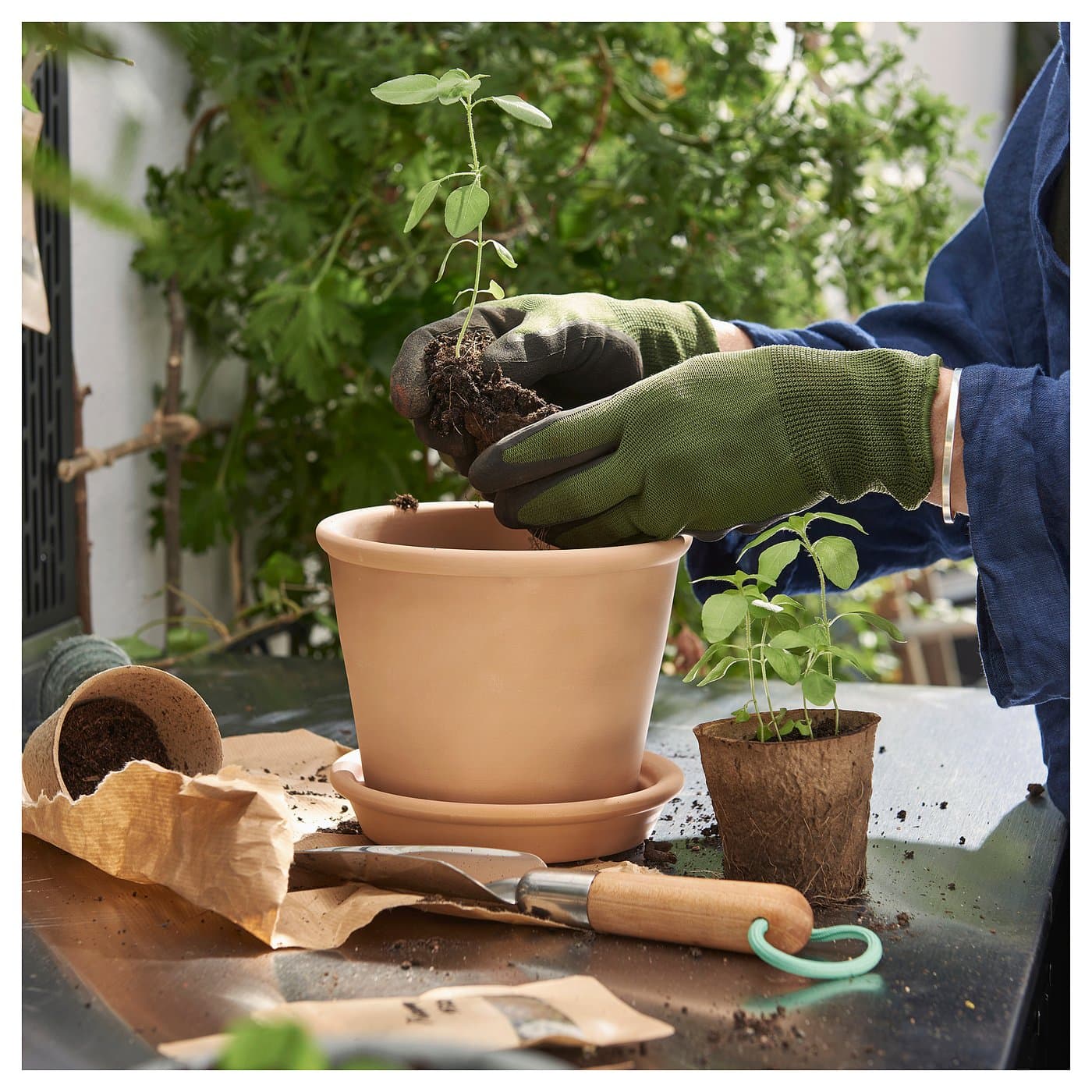 MUSKOTBLOMMA Plant pot with saucer - in/outdoor terracotta 12 cm — image 2