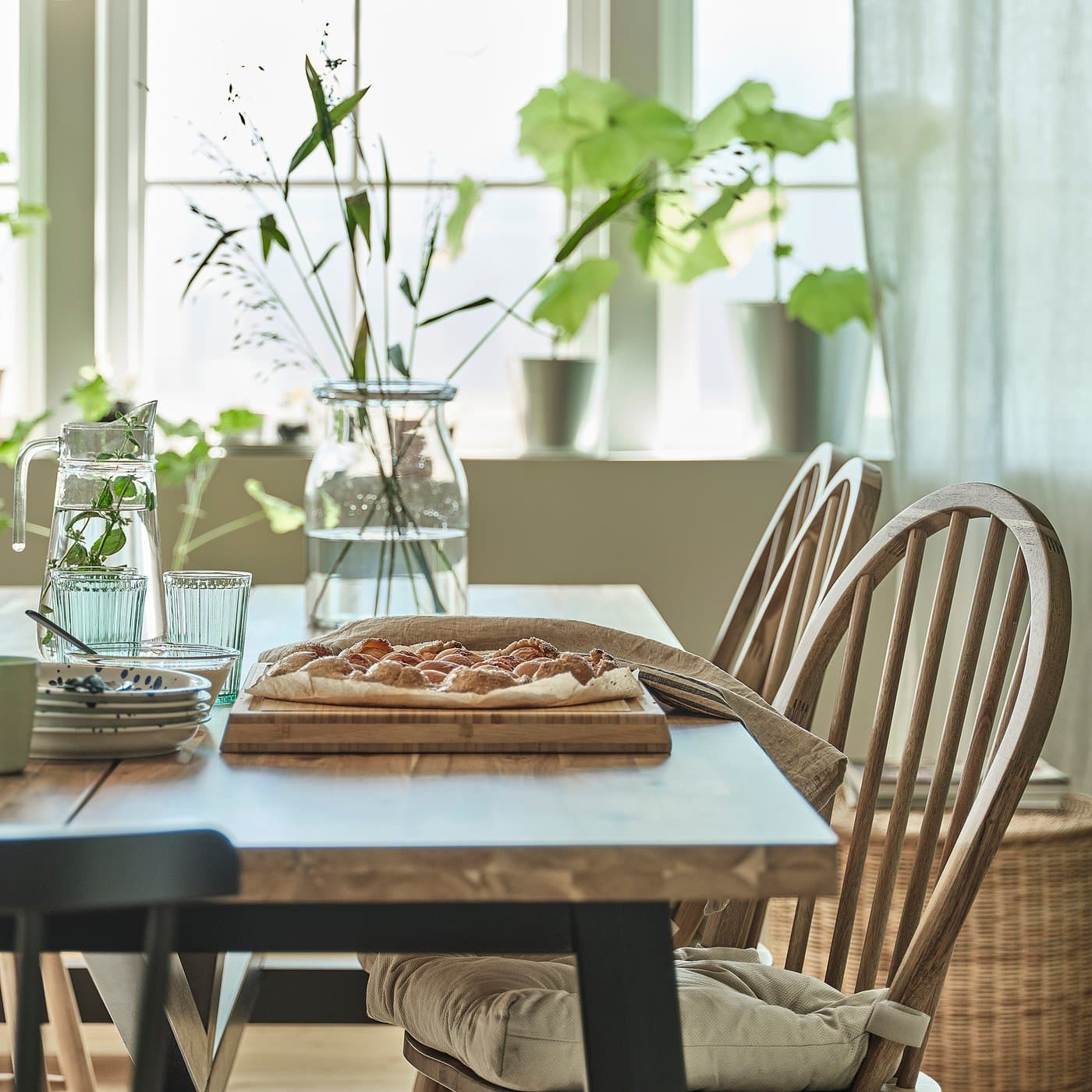 SKOGSTA Dining table - acacia/black 235x100 cm — image 5